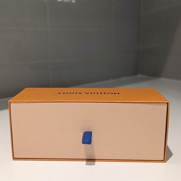 Louis Vuitton Sunglasses BOX - Picture 3 of 4